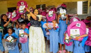 Read more about the article Enugu AGILE partners charity organization, distributes learning materials to students