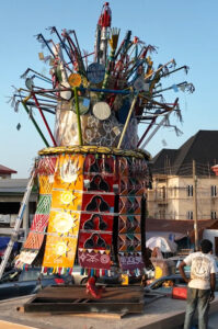 Read more about the article THE DAZZLING IJELE MASQUERADE AT OBIAGU ROUNDABOUT ENUGU BY GOV. MBAH