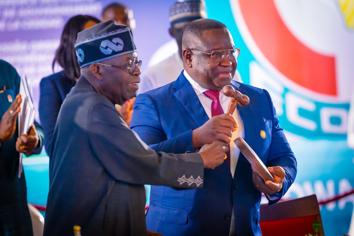 Read more about the article President Bola Tinubu of Nigeria hands Over the Chairmanship of ECOWAS to President Maada Bio of Sierra Leone