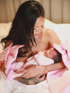 Read more about the article Entertainment News: Rihanna gives birth to baby girl