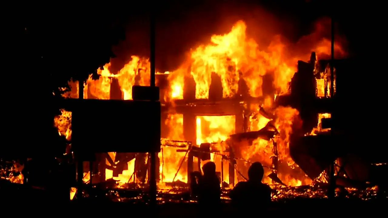 Read more about the article BREAKING: Dawn Inferno Razes Over 50 Shops at Fatima Simra Multi-Purpose Market in Kano’s Dakata Area