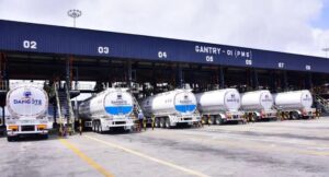 Read more about the article Dangote Refinery Suspends Petrol Loading Sparking Price Hike Fears