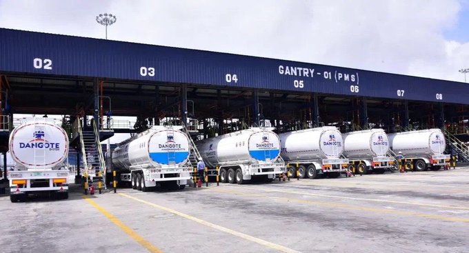 Read more about the article Dangote Refinery Suspends Petrol Loading Sparking Price Hike Fears