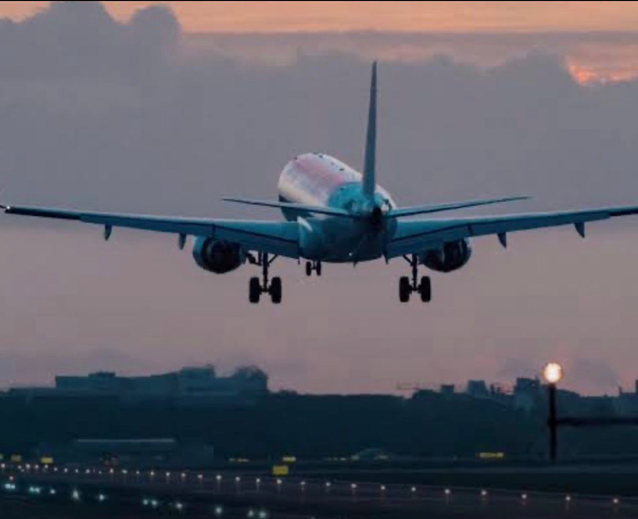 You are currently viewing Global Jet Fuel Shortage Threatens Airline Operations