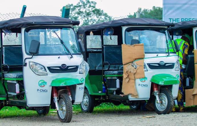 You are currently viewing FG Unveils Massive Eco Friendly Urban Transport Deployment